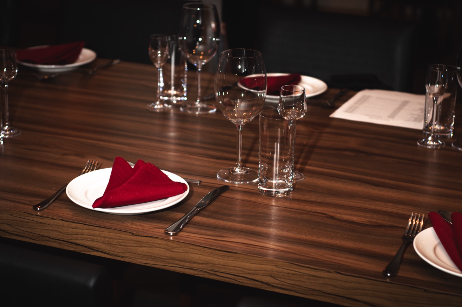 Mesa posta para jantar corporativo da Benner no El Vinos Gastrowine